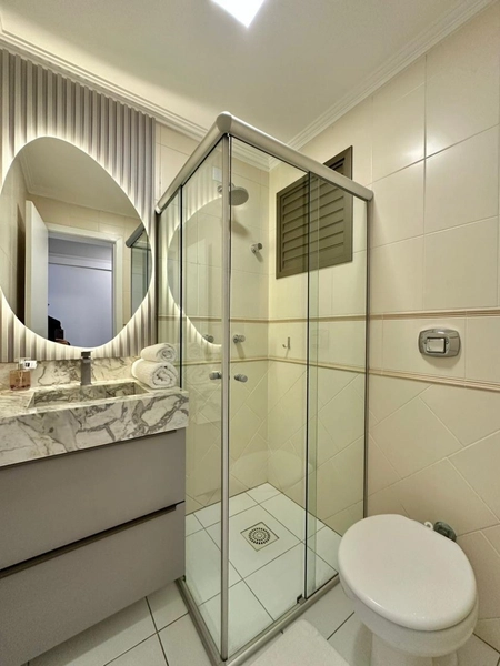 Apartamento com ampla sacada de frente, apenas 1 quadra da praia!: 24ª foto da galeria de imagens do imóvel