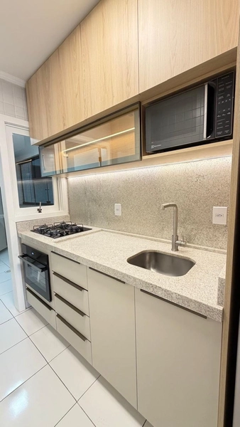 Apartamento com ampla sacada de frente, apenas 1 quadra da praia!: 16ª foto da galeria de imagens do imóvel