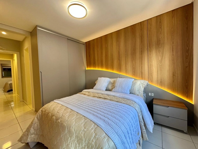 Apartamento com ampla sacada de frente, apenas 1 quadra da praia!: 21ª foto da galeria de imagens do imóvel