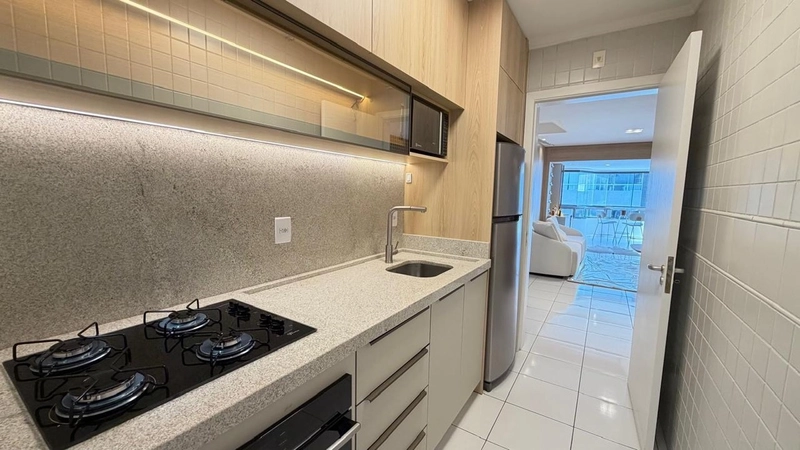 Apartamento com ampla sacada de frente, apenas 1 quadra da praia!: 14ª foto da galeria de imagens do imóvel