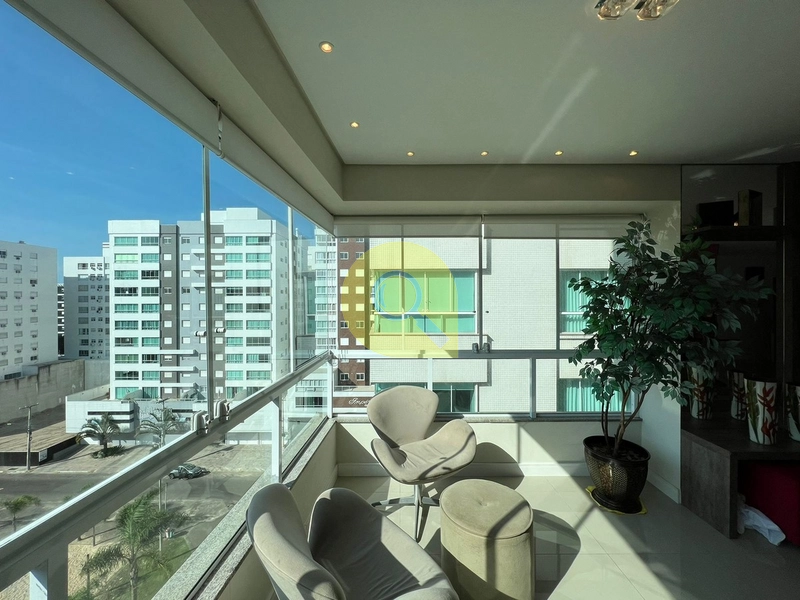 Apartamento decorado, de frente para linda Praça, edifício de luxo!: 3ª foto da galeria de imagens do imóvel