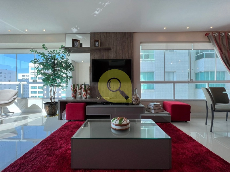 Apartamento decorado, de frente para linda Praça, edifício de luxo!: 2ª foto da galeria de imagens do imóvel