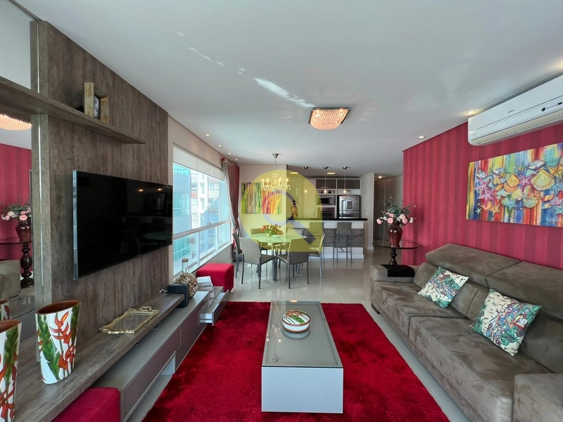 Apartamento decorado, de frente para linda Praça, edifício de luxo!: 1ª foto da galeria de imagens do imóvel