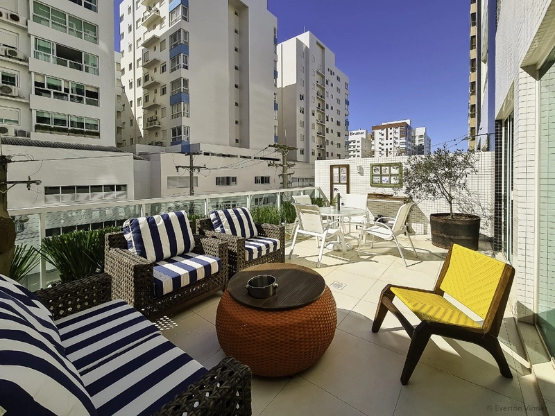 Apartamento decorado, 3 dorm, COM TERRAÇO, perto da praia!!: 1ª foto da galeria de imagens do imóvel