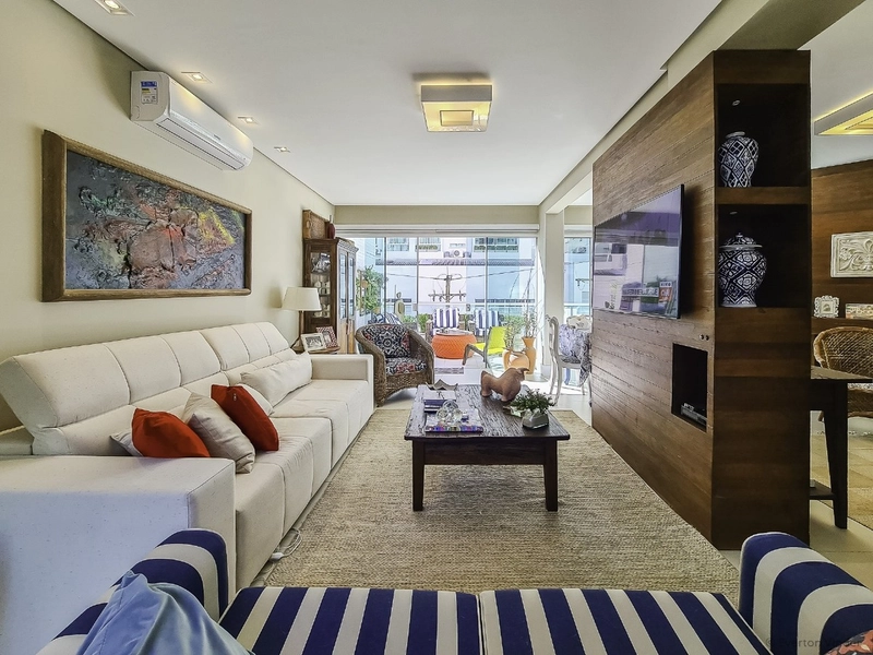 Apartamento decorado, 3 dorm, COM TERRAÇO, perto da praia!!: 3ª foto da galeria de imagens do imóvel