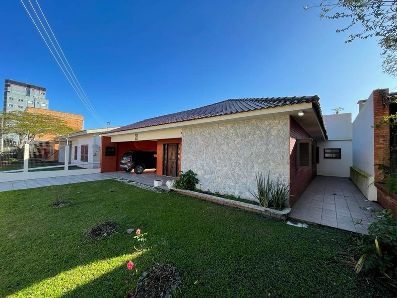 Casa plana, com amplo terreno, na Zona Nova, em Capão da Canoa!: 1ª foto da galeria de imagens do imóvel