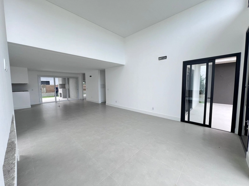 Casa plana, 4 suítes, nova, no Condomínio DUBAI!: 5ª foto da galeria de imagens do imóvel