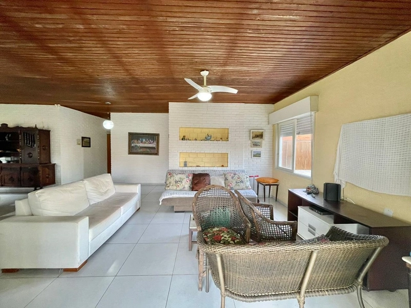 Residência 3 suítes, com piscina, terreno amplo, em Atlântida!: 4ª foto da galeria de imagens do imóvel