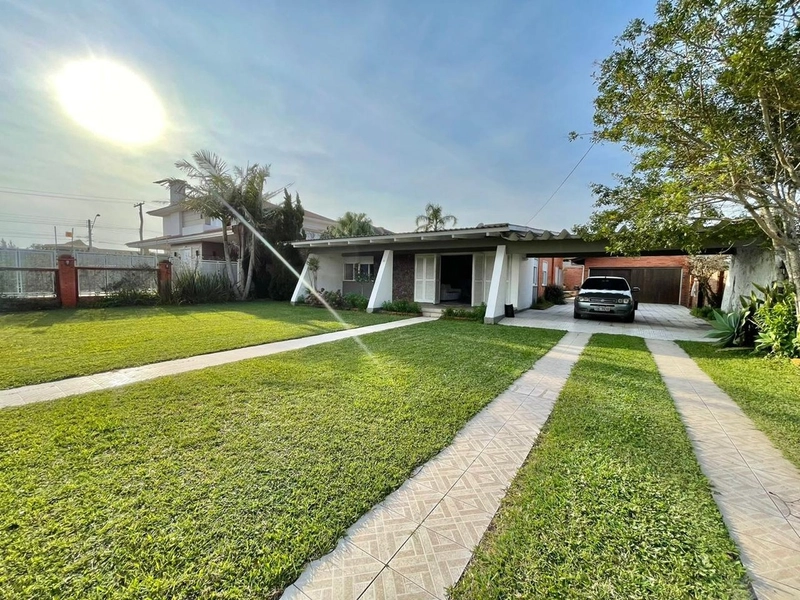 Residência 3 suítes, com piscina, terreno amplo, em Atlântida!: 2ª foto da galeria de imagens do imóvel