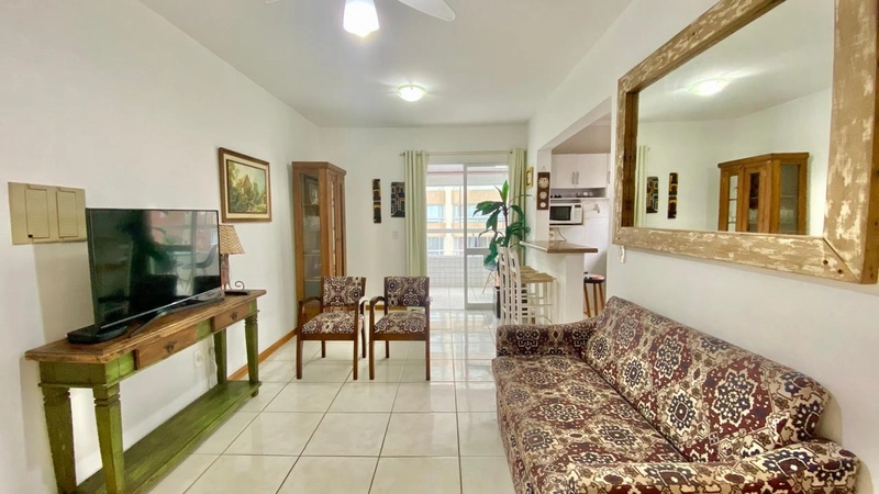 Apartamento 1 suíte, com SACADA DE FRENTE, pertinho da praia!: 2ª foto da galeria de imagens do imóvel