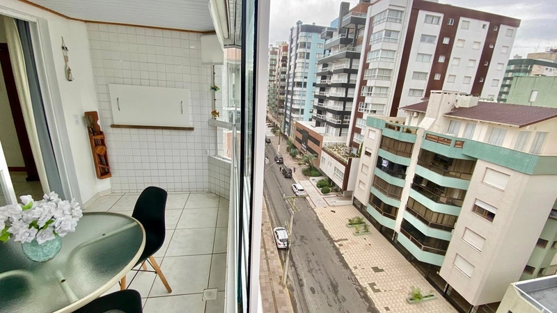 Apartamento 1 suíte, com SACADA DE FRENTE, pertinho da praia!: 5ª foto da galeria de imagens do imóvel
