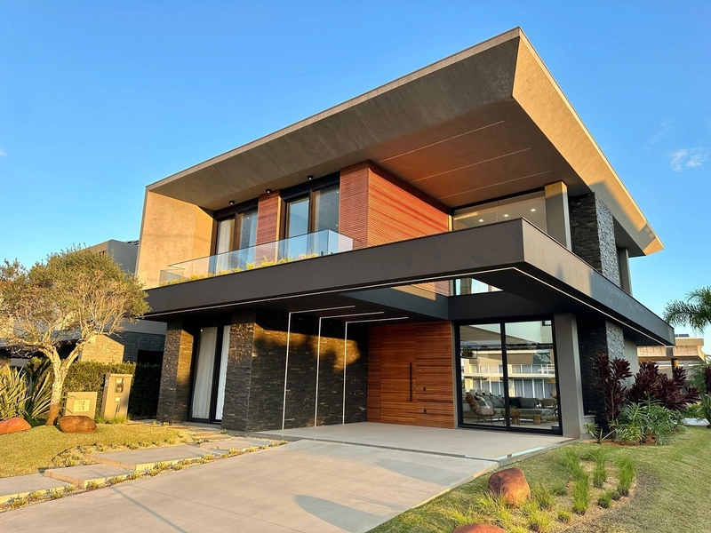 Residência 5 suítes, beira lago, com piscina, no MALIBU!: 1ª foto da galeria de imagens do imóvel