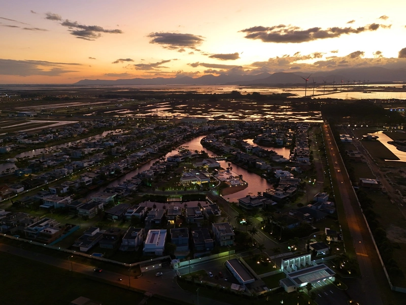Residência 5 suítes, beira lago, com piscina, no MALIBU!: 30ª foto da galeria de imagens do imóvel