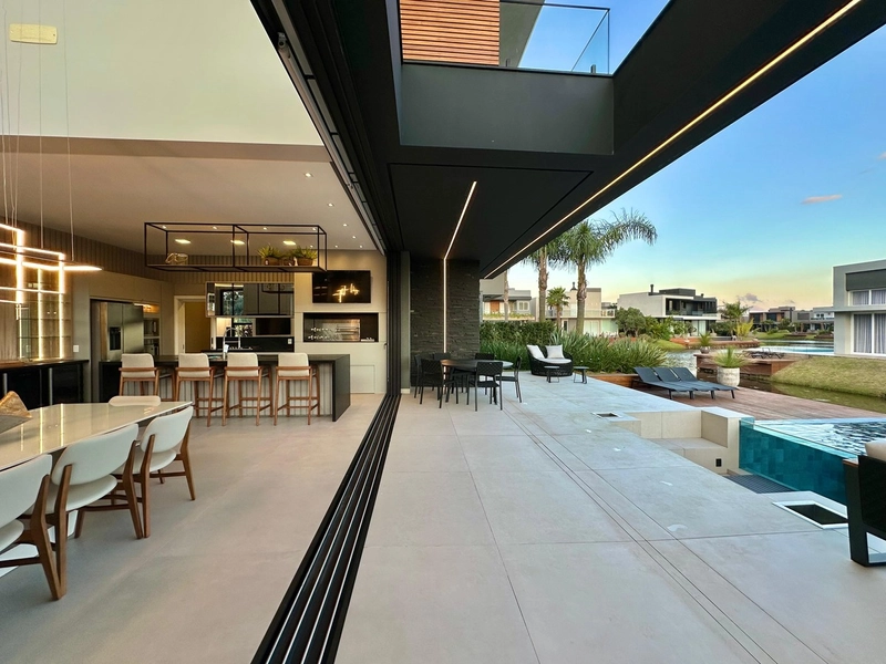 Residência 5 suítes, beira lago, com piscina, no MALIBU!: 8ª foto da galeria de imagens do imóvel