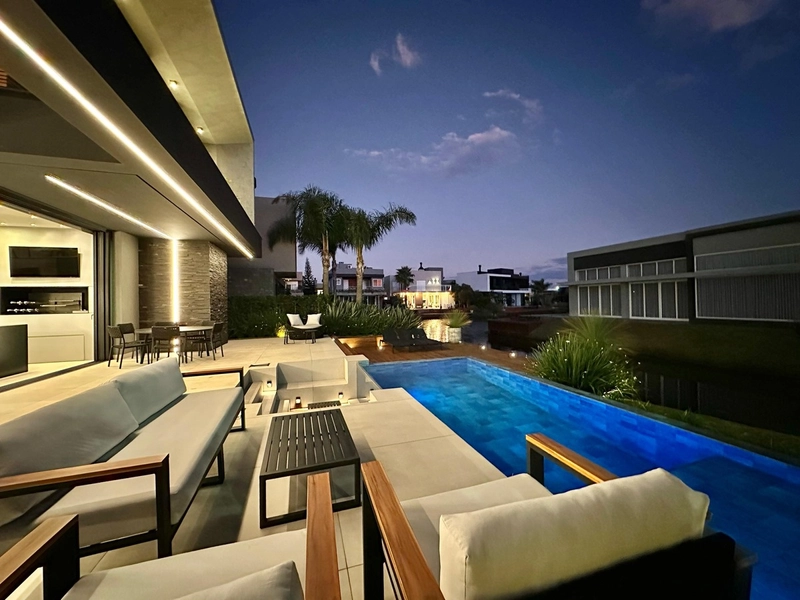 Residência 5 suítes, beira lago, com piscina, no MALIBU!: 19ª foto da galeria de imagens do imóvel