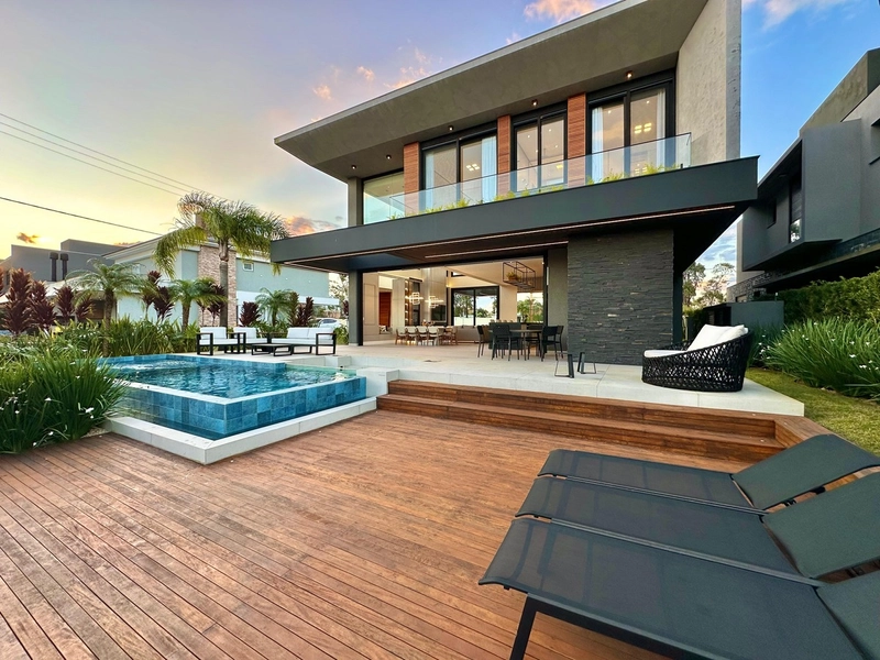 Residência 5 suítes, beira lago, com piscina, no MALIBU!: 2ª foto da galeria de imagens do imóvel