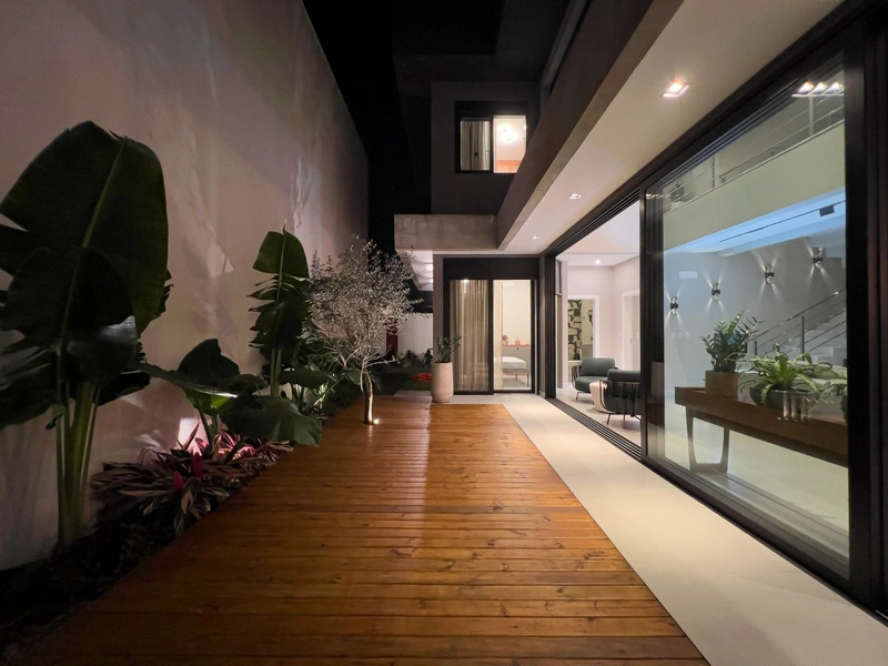 Residência nova, decorada, 4 suítes, no Condado de Capão!: 16ª foto da galeria de imagens do imóvel