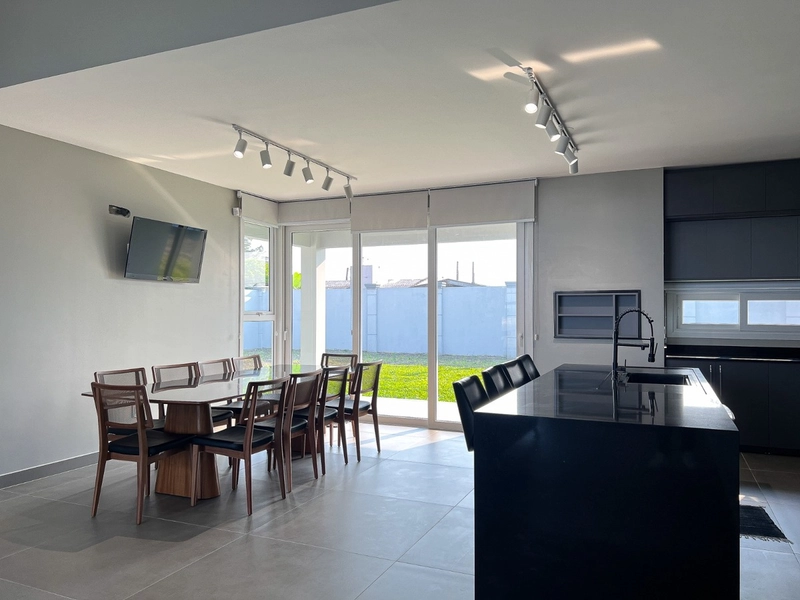 Casa plana, 4 dormitórios, à beira mar, em Capão da Canoa!: 14ª foto da galeria de imagens do imóvel