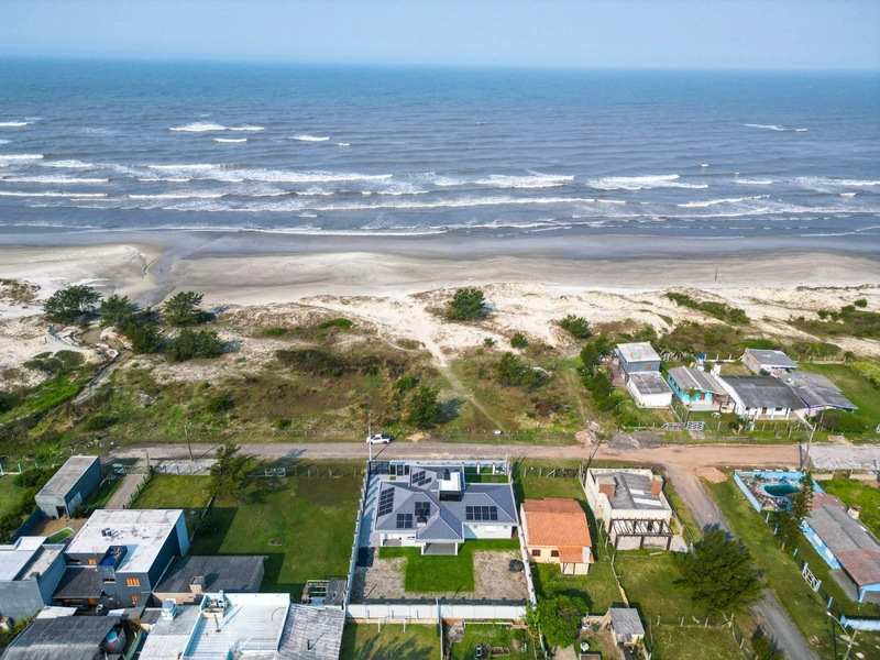 Casa plana, 4 dormitórios, à beira mar, em Capão da Canoa!: 2ª foto da galeria de imagens do imóvel