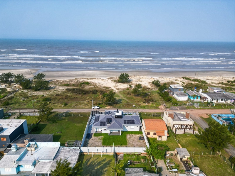 Casa plana, 4 dormitórios, à beira mar, em Capão da Canoa!: 45ª foto da galeria de imagens do imóvel