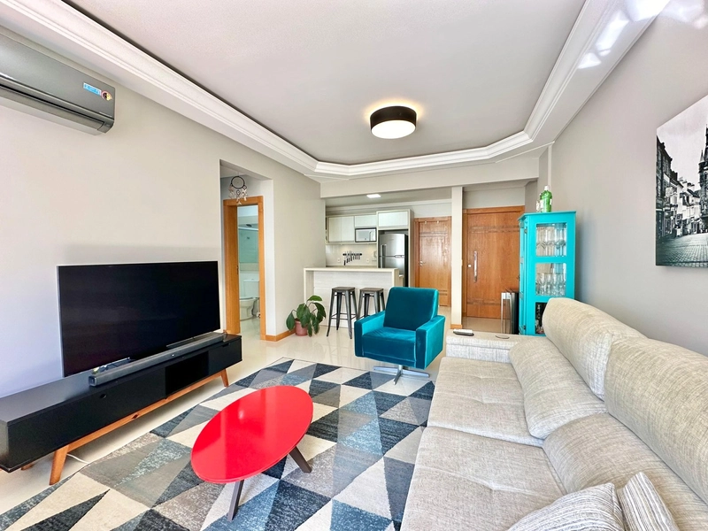 Apartamento decorado, de frente, 2 dormitórios, na Praça Bassani!: 1ª foto da galeria de imagens do imóvel