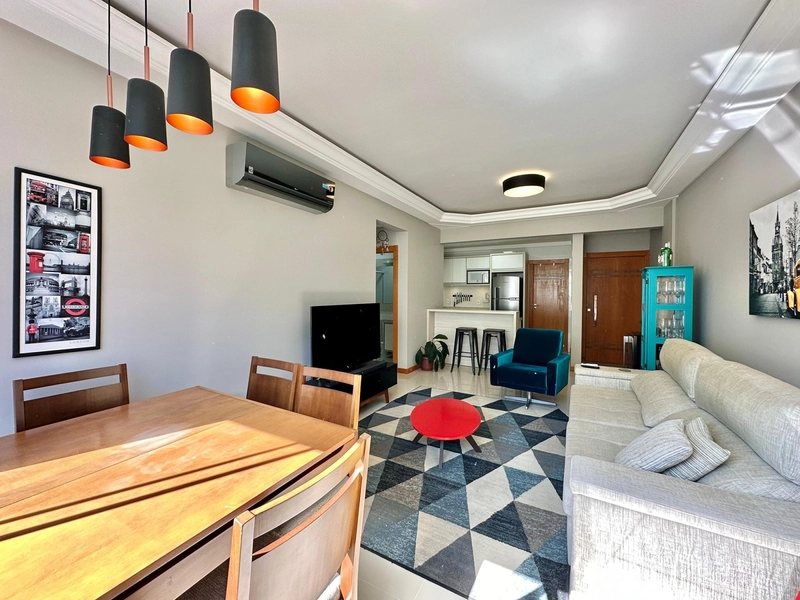 Apartamento decorado, de frente, 2 dormitórios, na Praça Bassani!: 4ª foto da galeria de imagens do imóvel