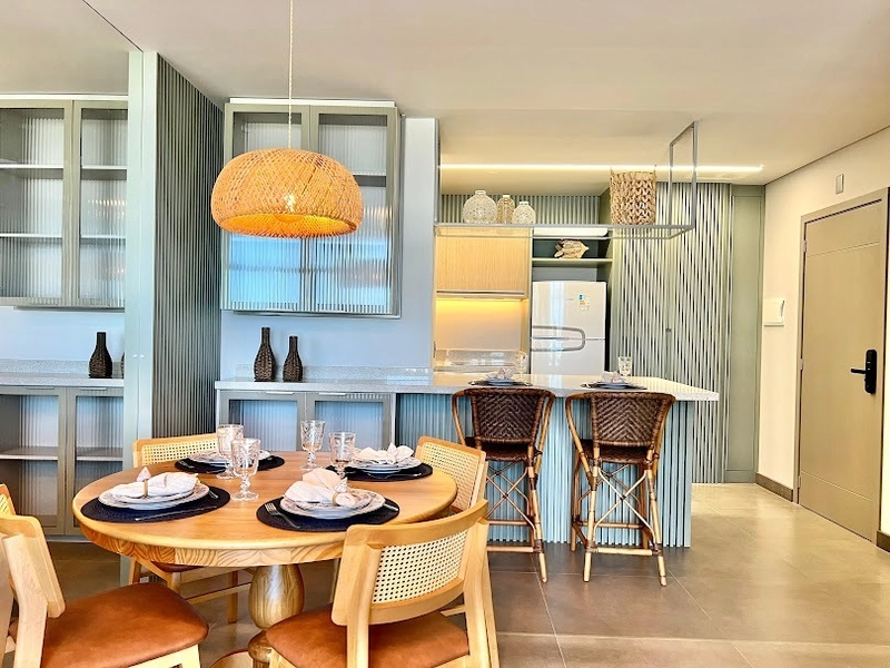 Apartamento 1 dormitório com 1 vaga na garagem, decorado, em Atlântida: 2ª foto da galeria de imagens do imóvel