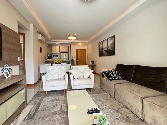 Apartamento 2 dormitórios com TERRAÇO DE FRENTE, na Praça Tiaraju!: 3ª foto da galeria de imagens do imóvel