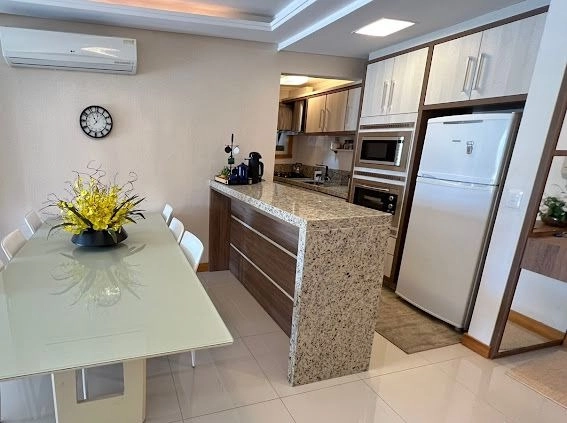 Apartamento 2 dormitórios com TERRAÇO DE FRENTE, na Praça Tiaraju!: 14ª foto da galeria de imagens do imóvel