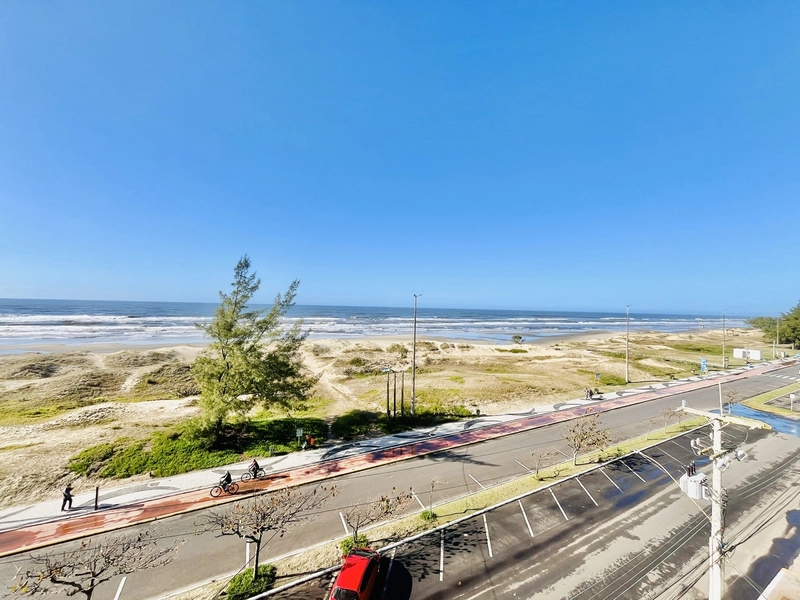 Apartamento à beira mar, 4 dormitórios, com 3 vagas na garagem, Centro: 1ª foto da galeria de imagens do imóvel