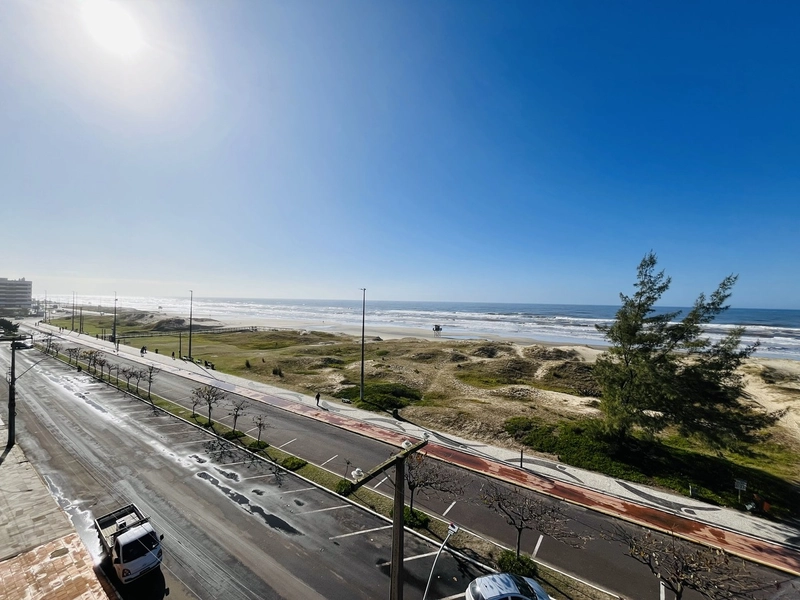 Apartamento à beira mar, 4 dormitórios, com 3 vagas na garagem, Centro: 4ª foto da galeria de imagens do imóvel