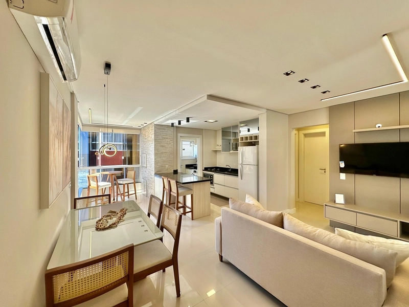 Apartamento 2 dormitórios, decorado, com lazer completo, perto do mar!: 3ª foto da galeria de imagens do imóvel