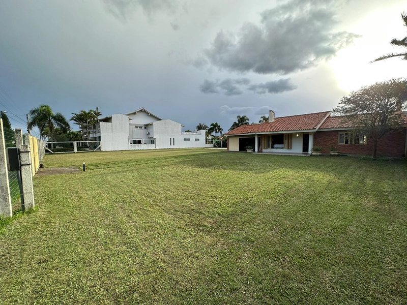 Casa com 2 terrenos, em ótima localização, em Atlântida!: 2ª foto da galeria de imagens do imóvel