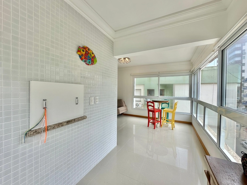 Apartamento 4 dormitórios, com box duplo, perto da praia, no Centro: 7ª foto da galeria de imagens do imóvel
