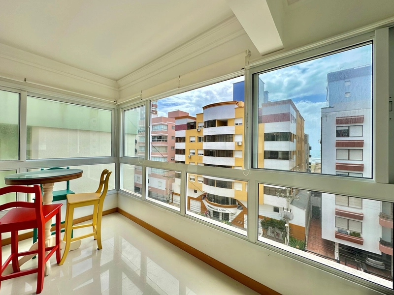 Apartamento 4 dormitórios, com box duplo, perto da praia, no Centro: 1ª foto da galeria de imagens do imóvel