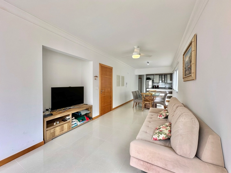 Apartamento 4 dormitórios, com box duplo, perto da praia, no Centro: 2ª foto da galeria de imagens do imóvel