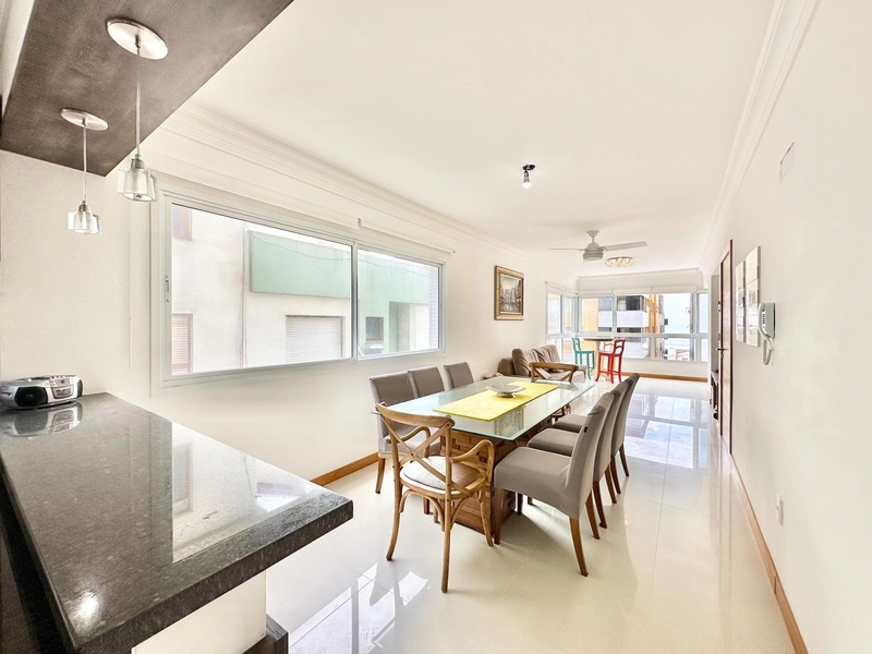 Apartamento 4 dormitórios, com box duplo, perto da praia, no Centro: 12ª foto da galeria de imagens do imóvel