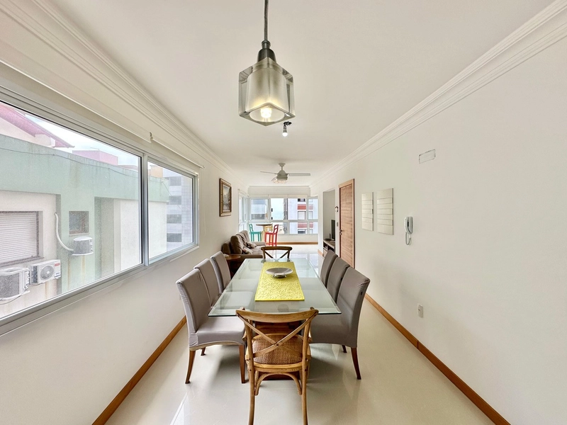 Apartamento 4 dormitórios, com box duplo, perto da praia, no Centro: 3ª foto da galeria de imagens do imóvel
