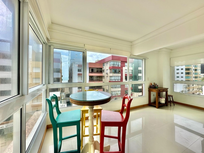 Apartamento 4 dormitórios, com box duplo, perto da praia, no Centro: 4ª foto da galeria de imagens do imóvel
