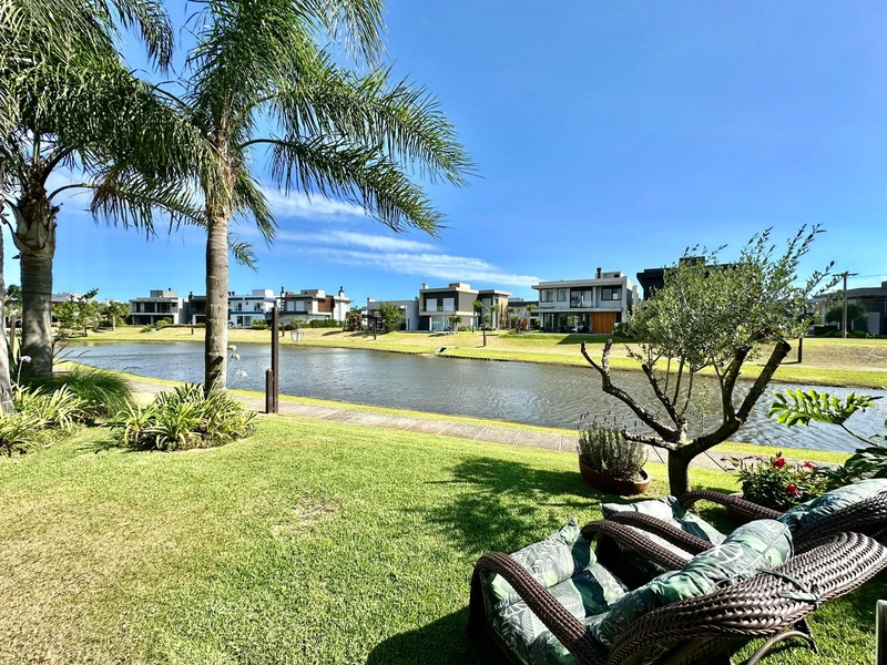 Residência plana, beira lago, 3 dormitórios, no Capão Ilhas Resort!!: 3ª foto da galeria de imagens do imóvel