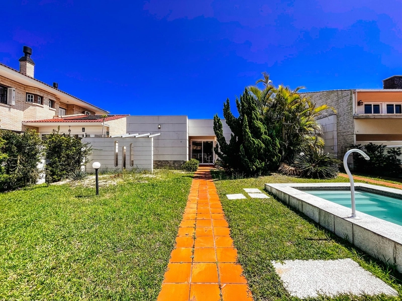 Casa 4 dormitórios, com piscina, perto da praia, em Atlântida!: 1ª foto da galeria de imagens do imóvel