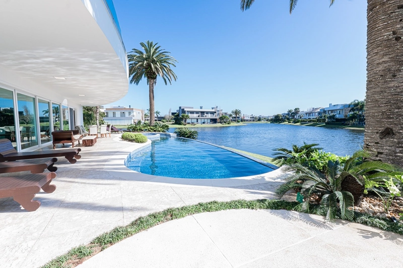 Residência 8 suítes, com 2 terrenos beira lago, no ENSEADA LAGOS!: 15ª foto da galeria de imagens do imóvel