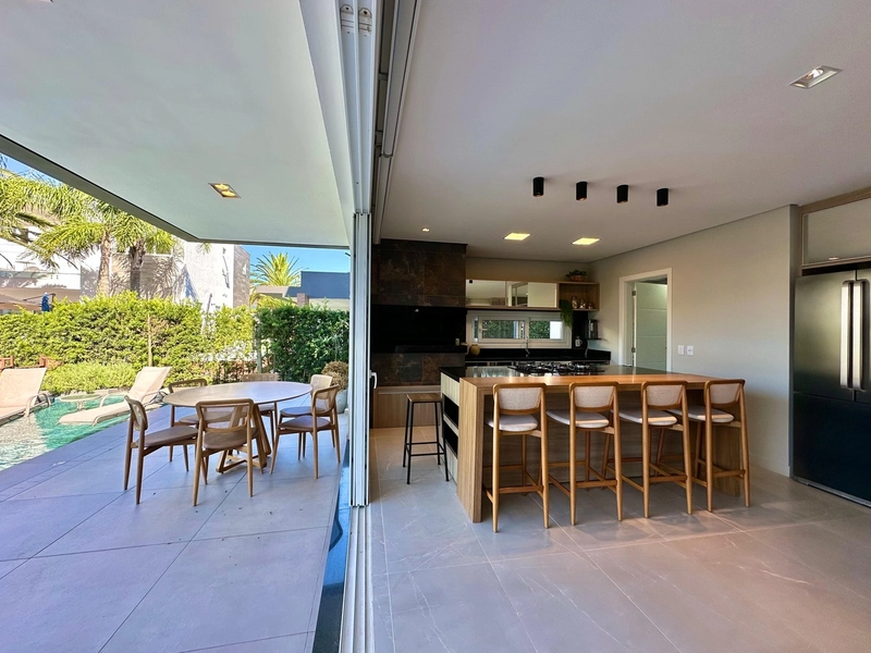 Residência 5 suítes, beira lago, com piscina e deck, no MALIBU!: 12ª foto da galeria de imagens do imóvel