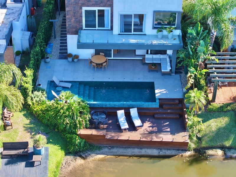 Residência 5 suítes, beira lago, com piscina e deck, no MALIBU!: 29ª foto da galeria de imagens do imóvel