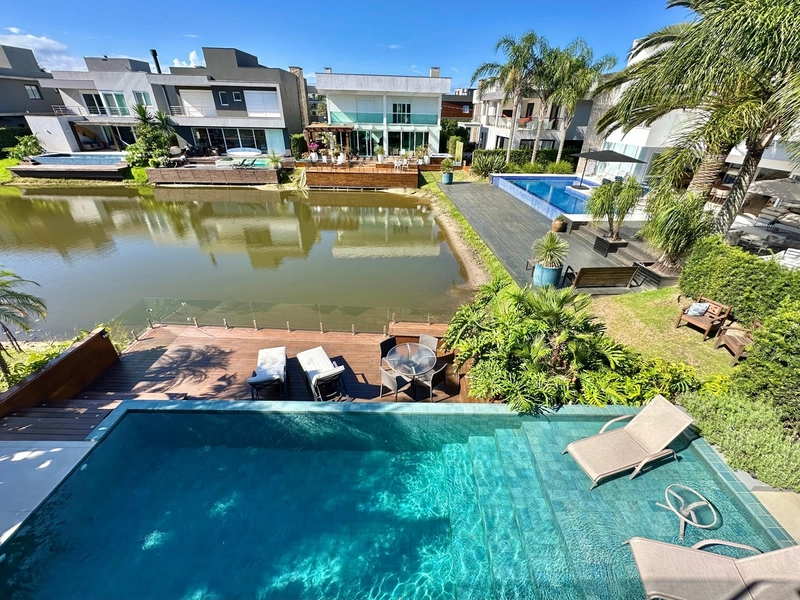 Residência 5 suítes, beira lago, com piscina e deck, no MALIBU!: 28ª foto da galeria de imagens do imóvel