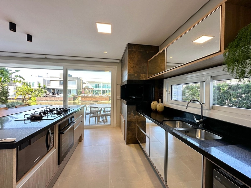 Residência 5 suítes, beira lago, com piscina e deck, no MALIBU!: 10ª foto da galeria de imagens do imóvel