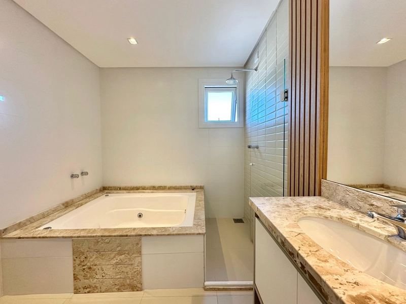 Residência 5 suítes, beira lago, com piscina e deck, no MALIBU!: 26ª foto da galeria de imagens do imóvel