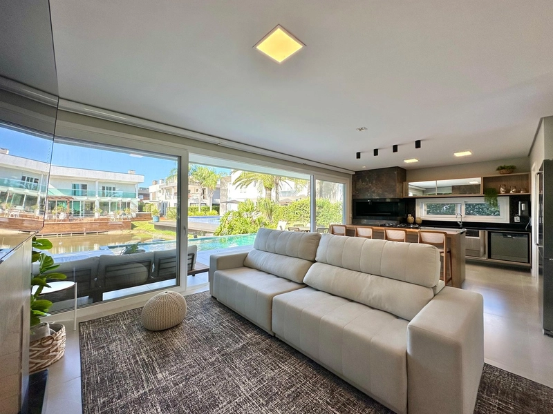 Residência 5 suítes, beira lago, com piscina e deck, no MALIBU!: 6ª foto da galeria de imagens do imóvel