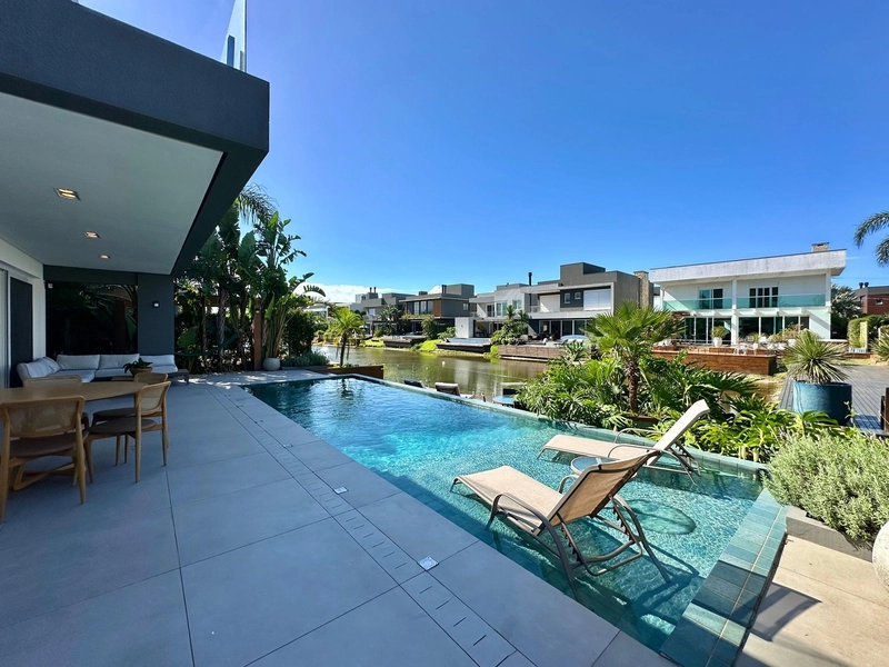 Residência 5 suítes, beira lago, com piscina e deck, no MALIBU!: 13ª foto da galeria de imagens do imóvel
