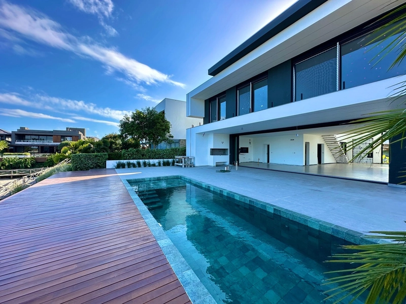 Mansão 5 suítes, com piscina, à beira da marina, no Velas da Marina!: 2ª foto da galeria de imagens do imóvel